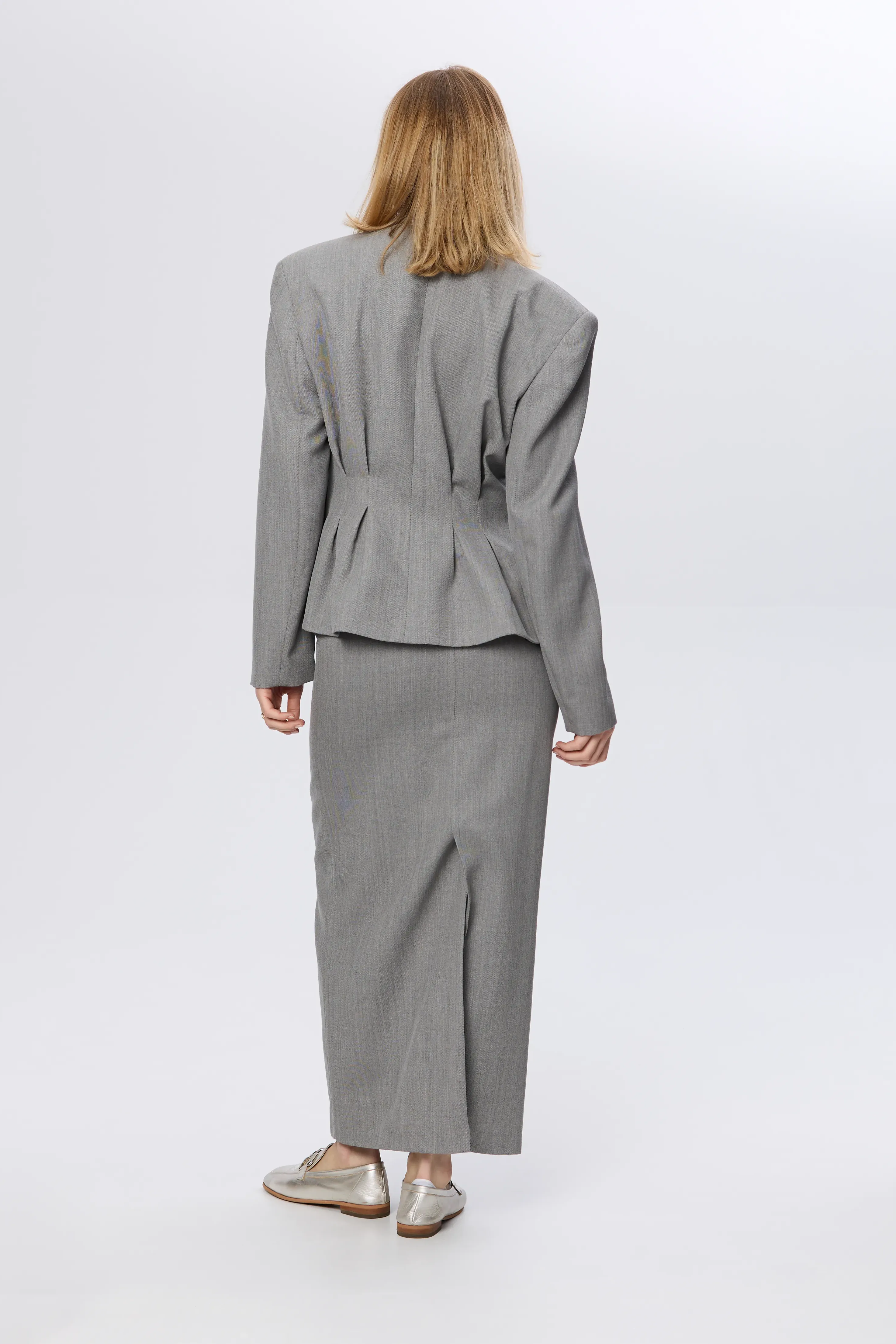 Costum rafinat din lână cu fustă