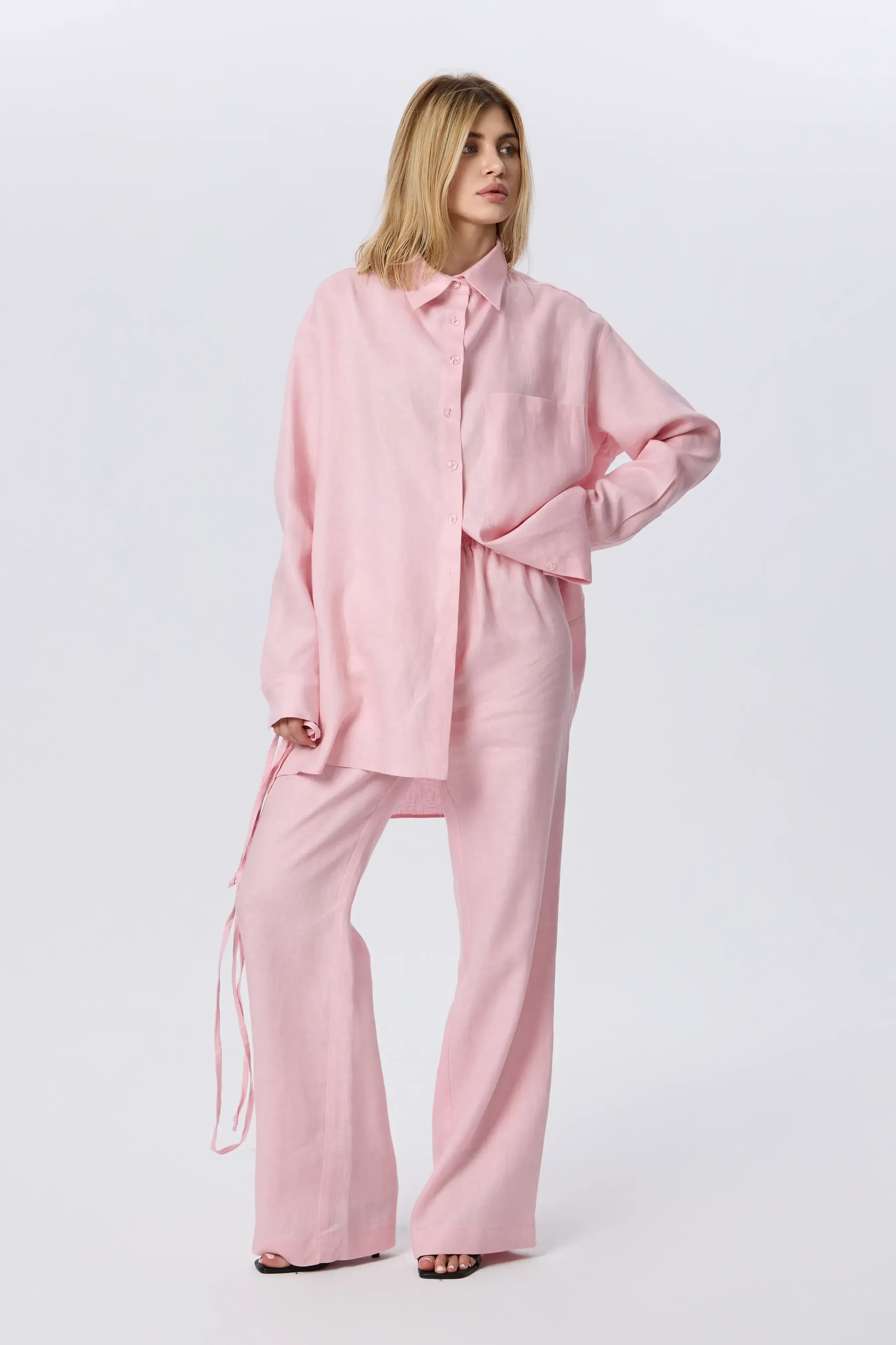 Light in pink in pink powdered with thin cord