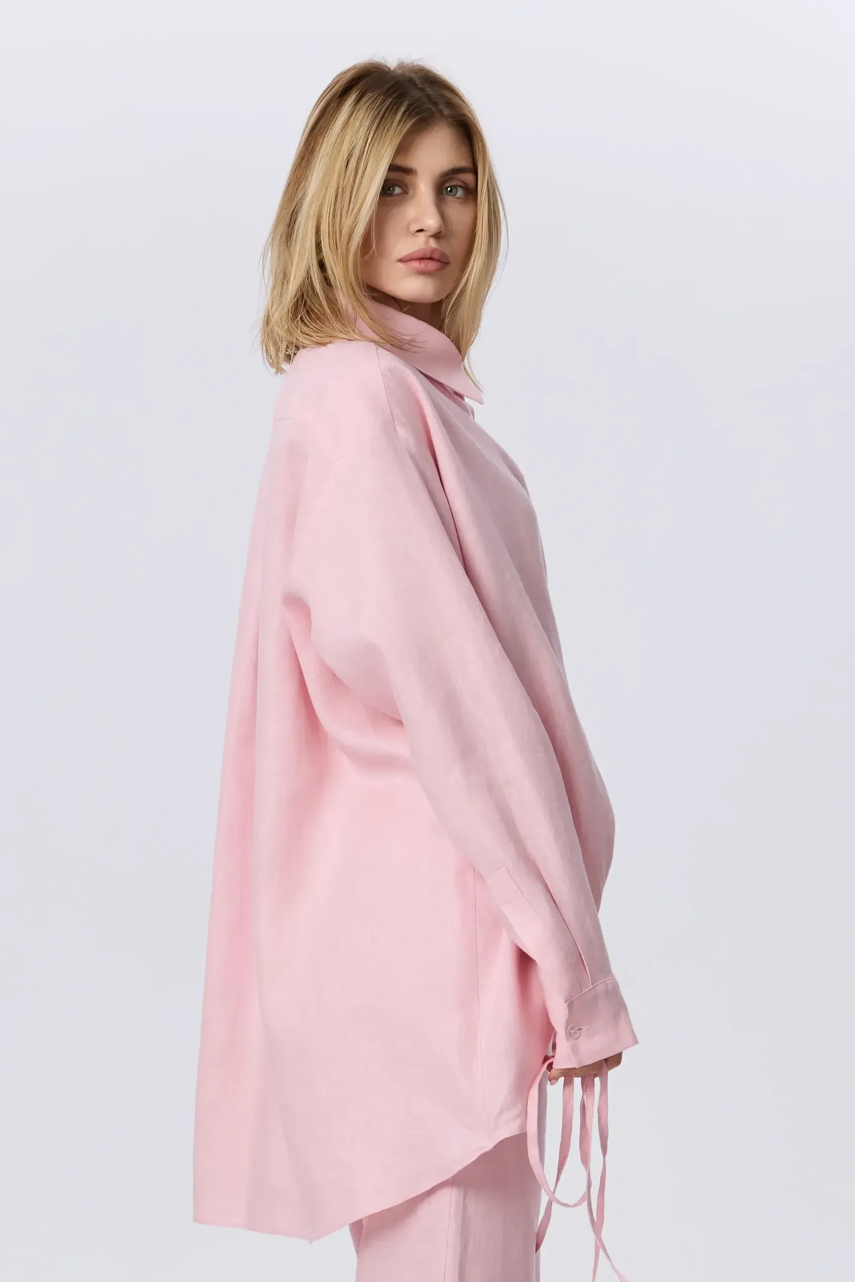 Light shirt from linen pink