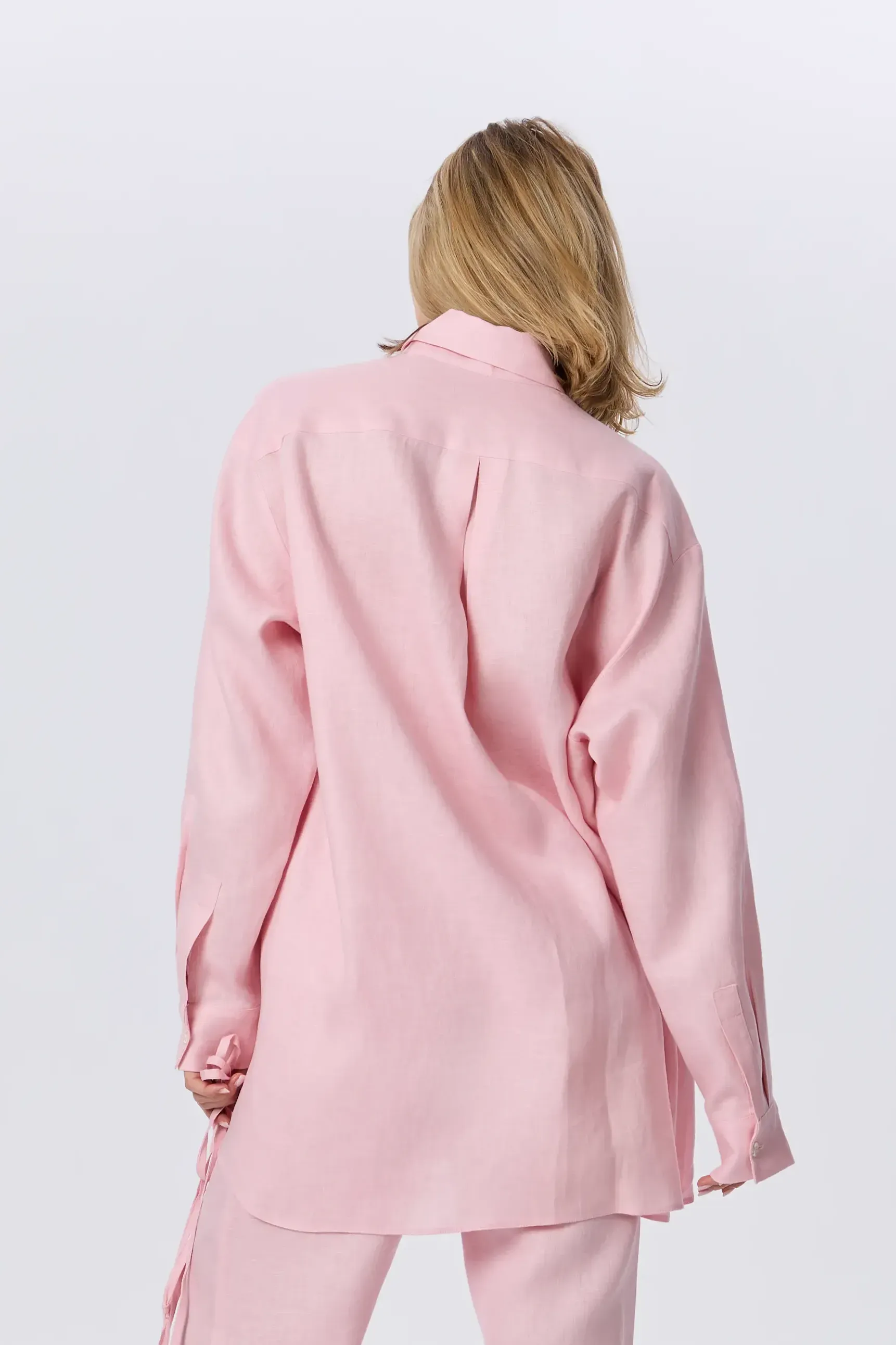 Light shirt from linen pink