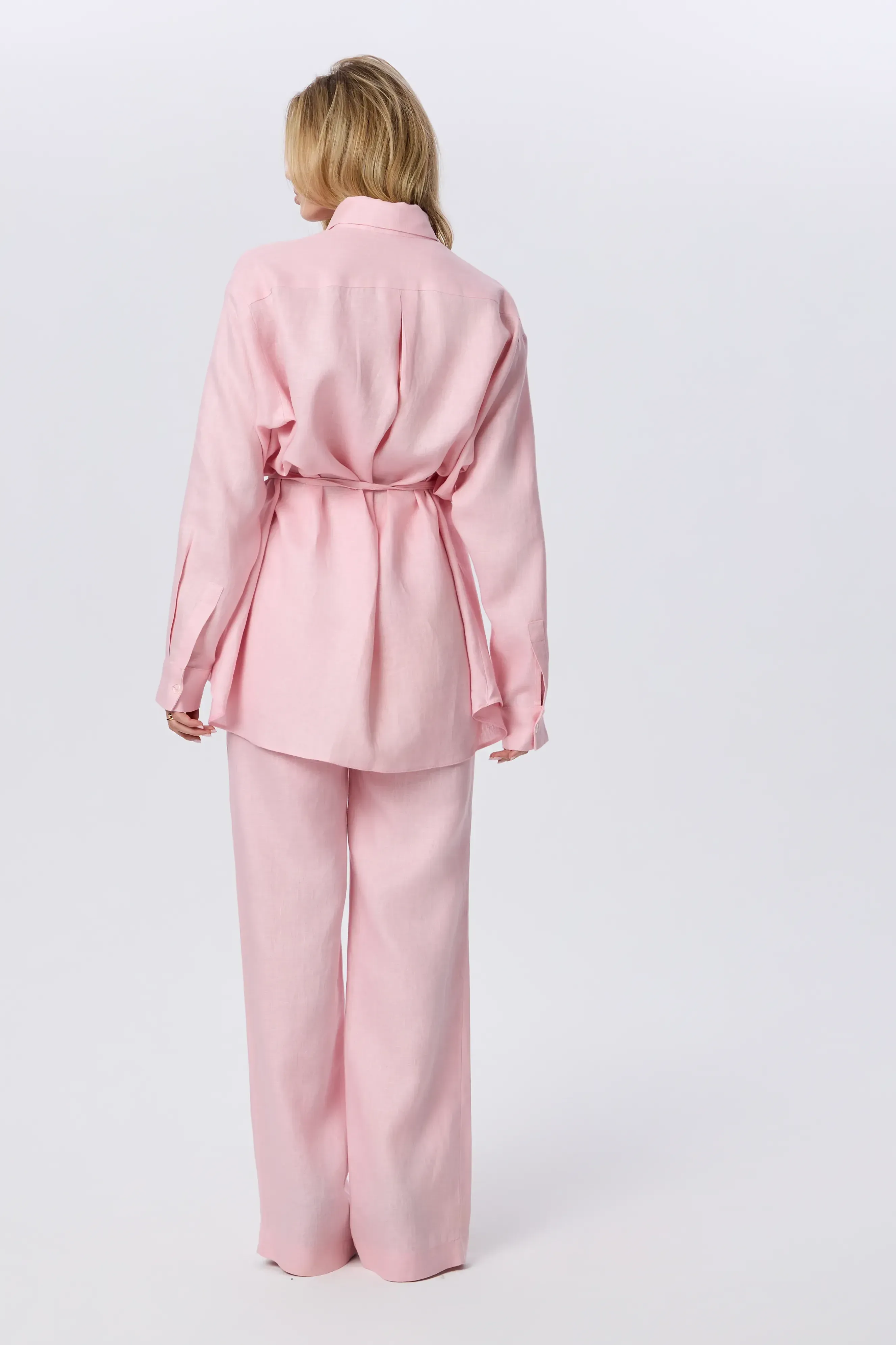 Light in pink in pink powdered with thin cord