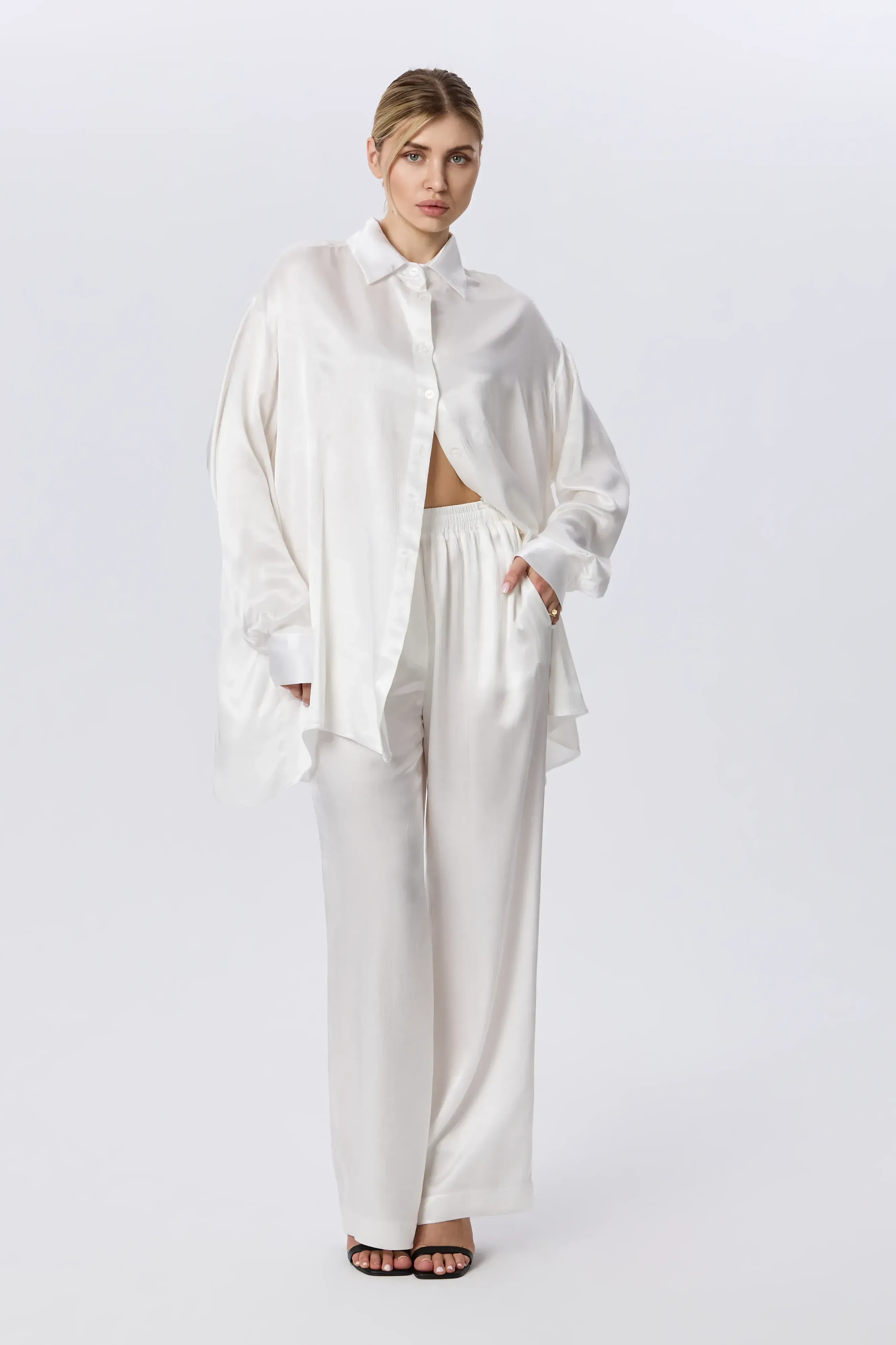 Costum lejer din vâscoză alb perlat