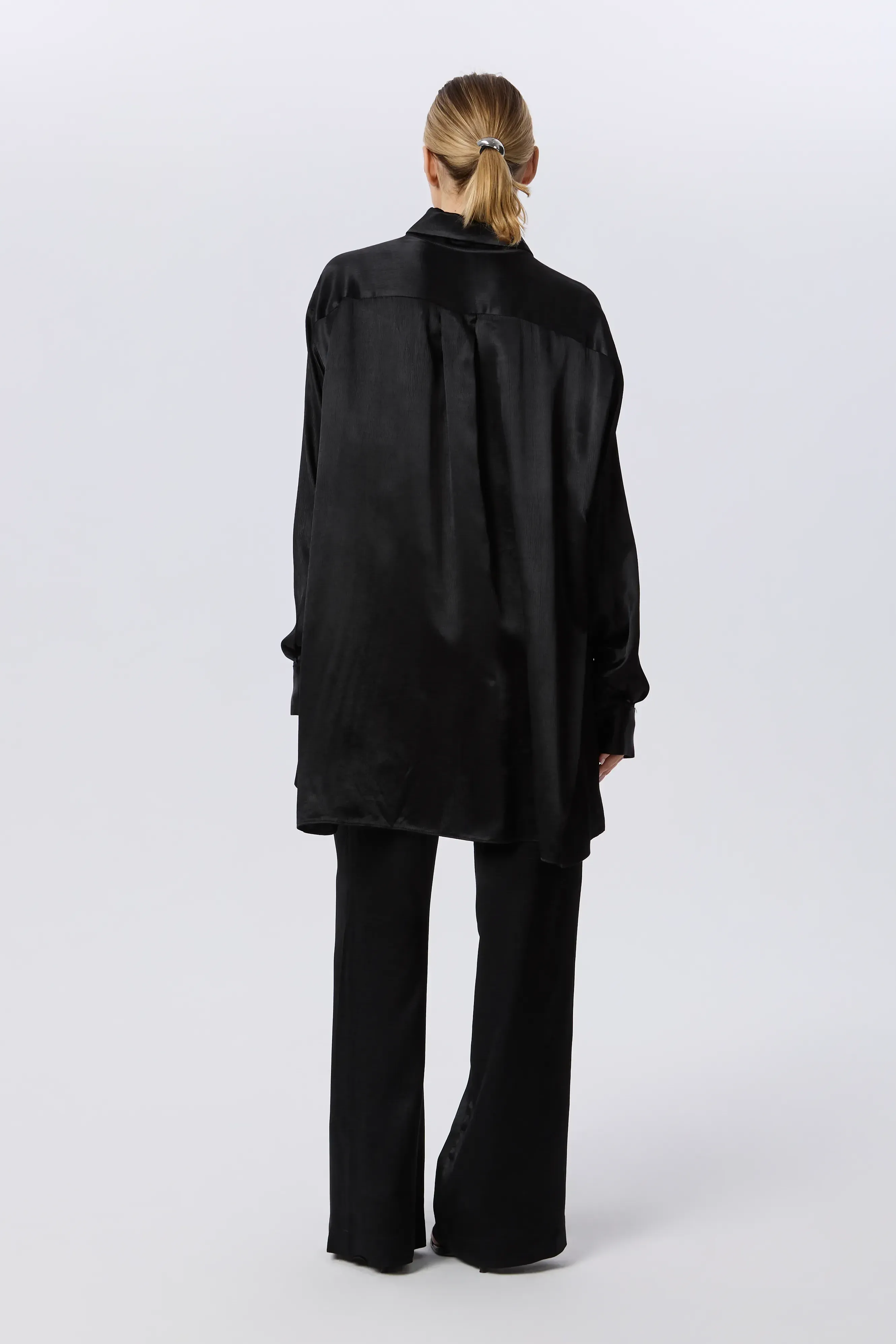 Light out of the pearl black viscose