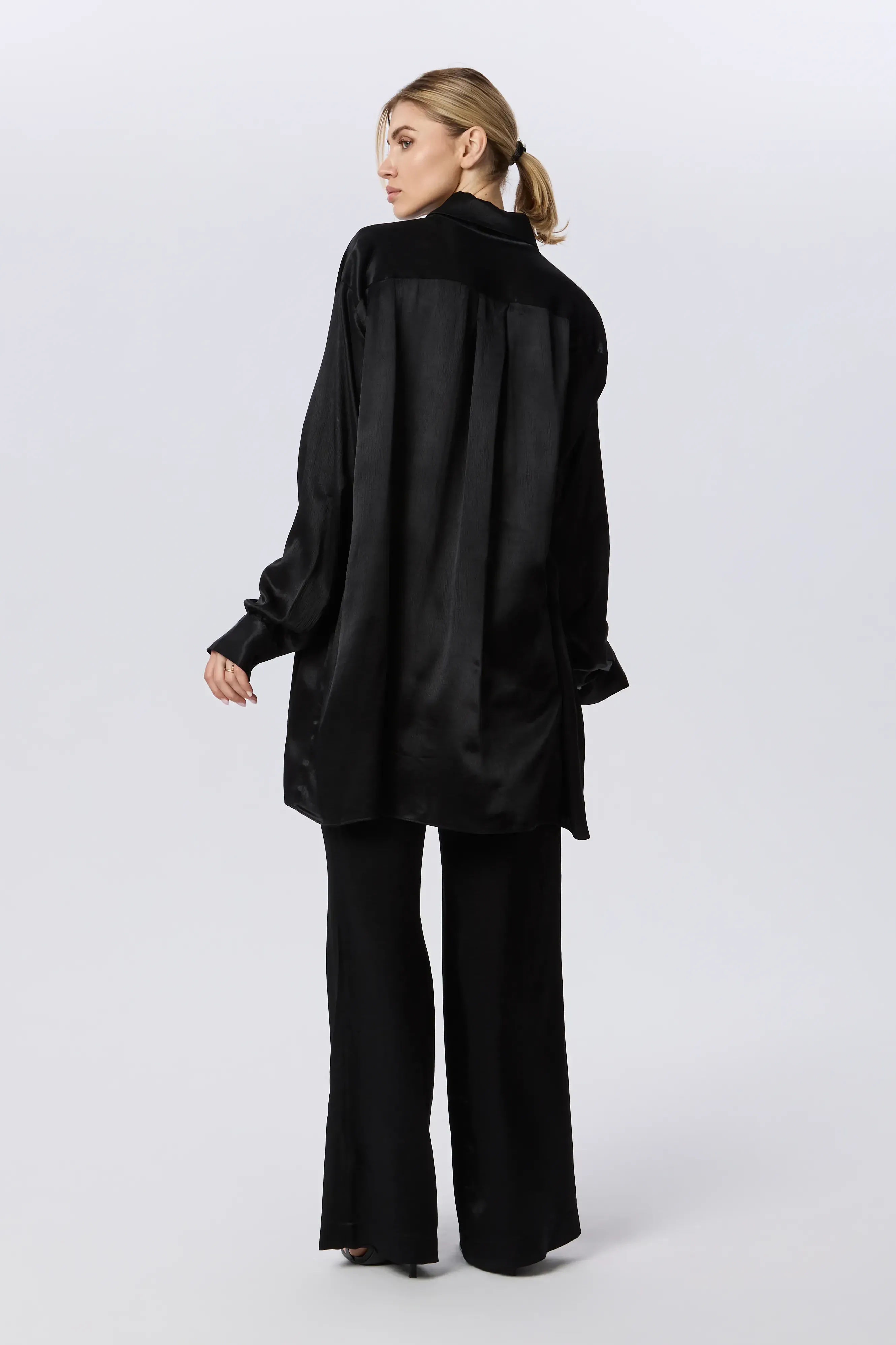 Light out of the pearl black viscose