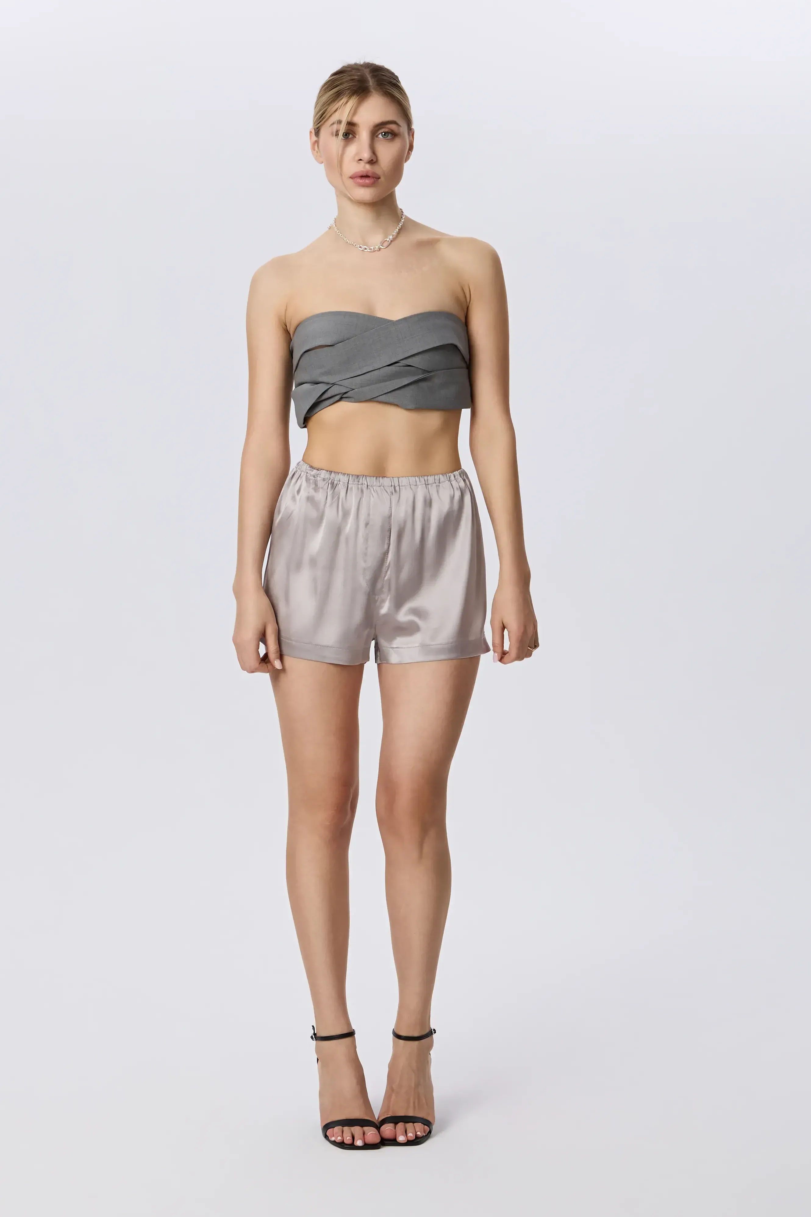 Pantaloni scurți din mătase naturală gri-argintiu image