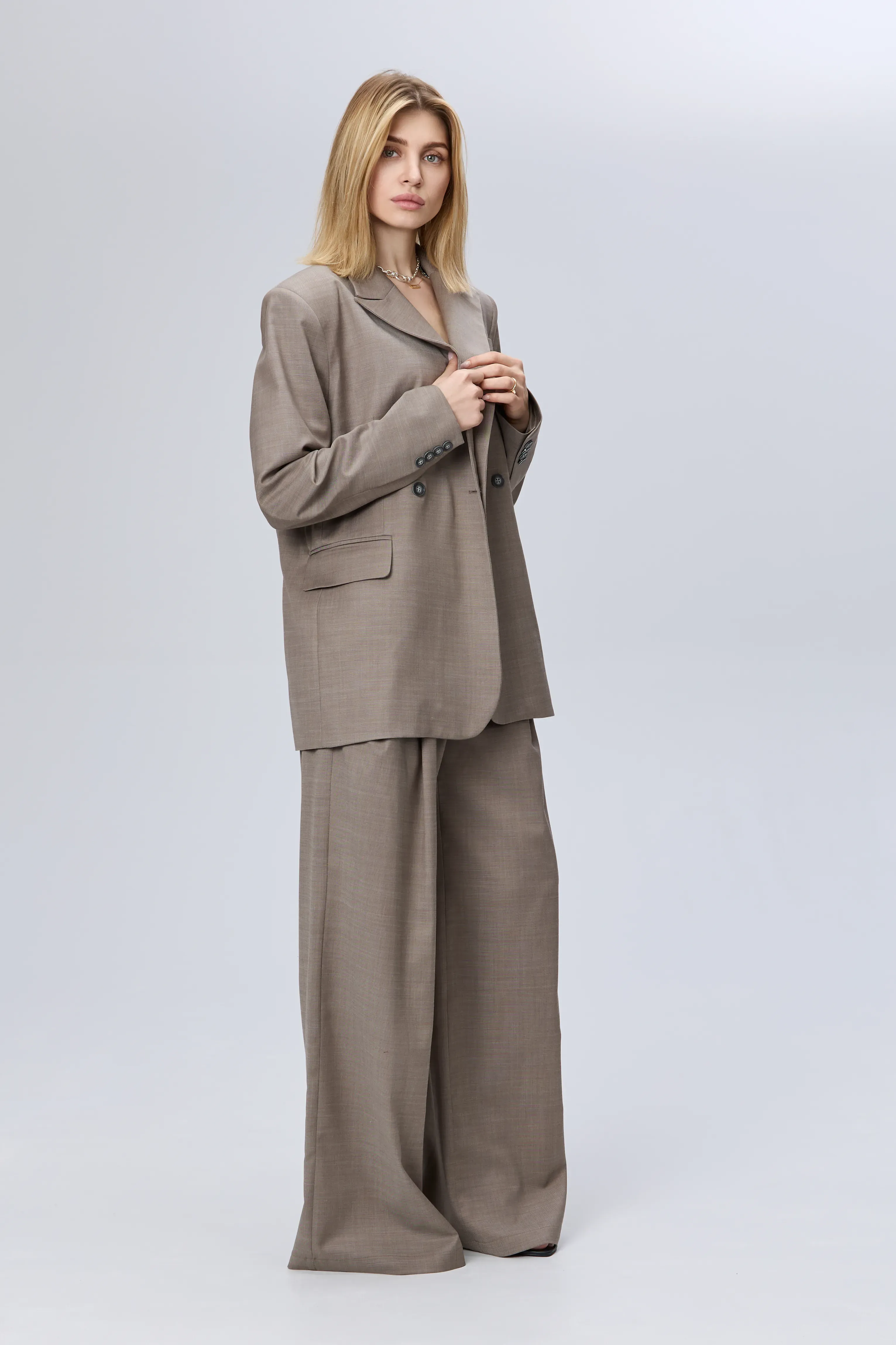 Classic pants with light woolen cut