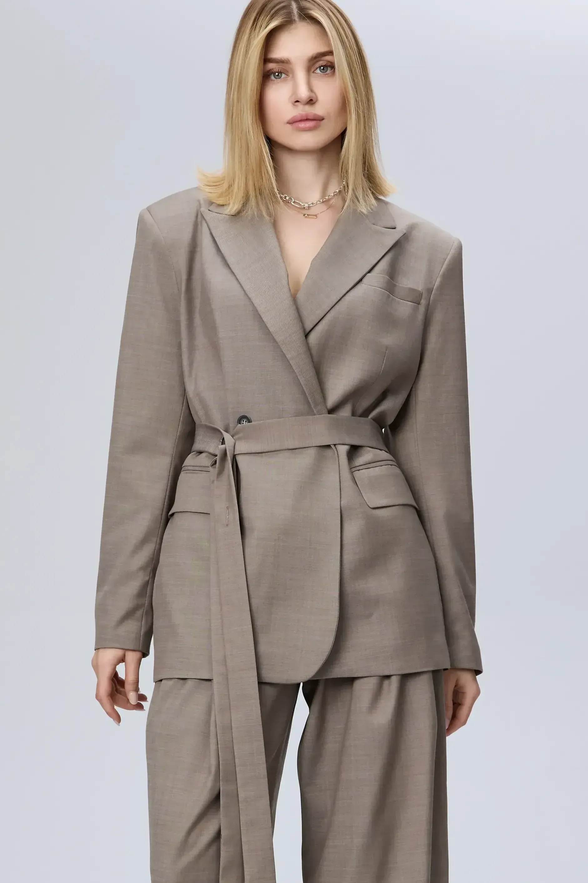 Costum modern din lână cu cordon image