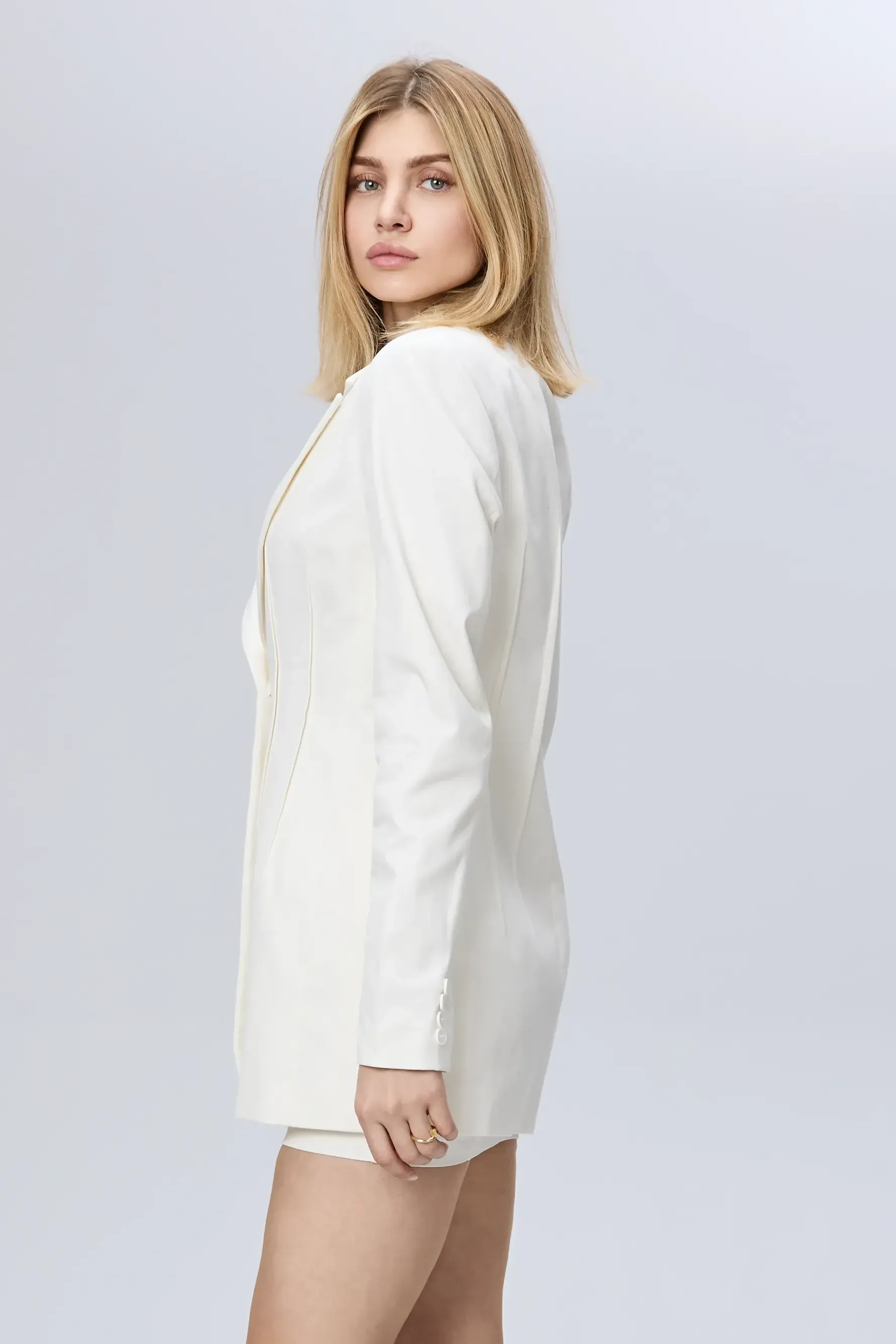 Costum elegant alb din bumbac cu elastan și dublură vâscoză