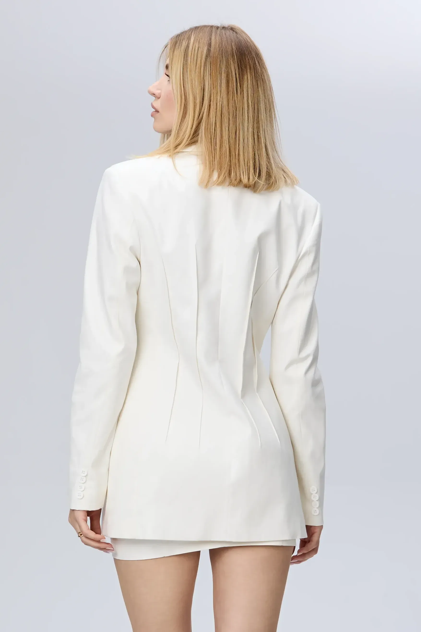 Costum elegant alb din bumbac cu elastan și dublură vâscoză