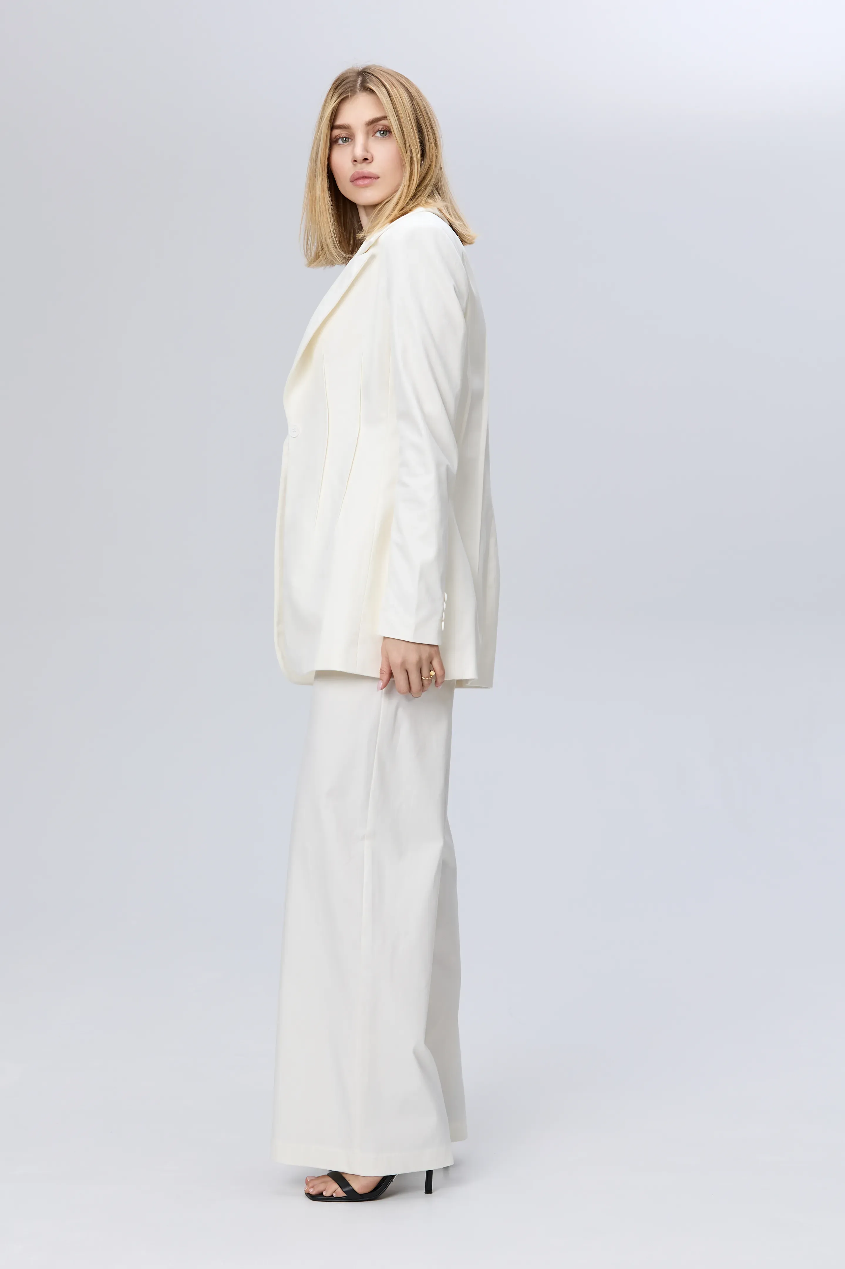 White jacket with wide cotton reverb