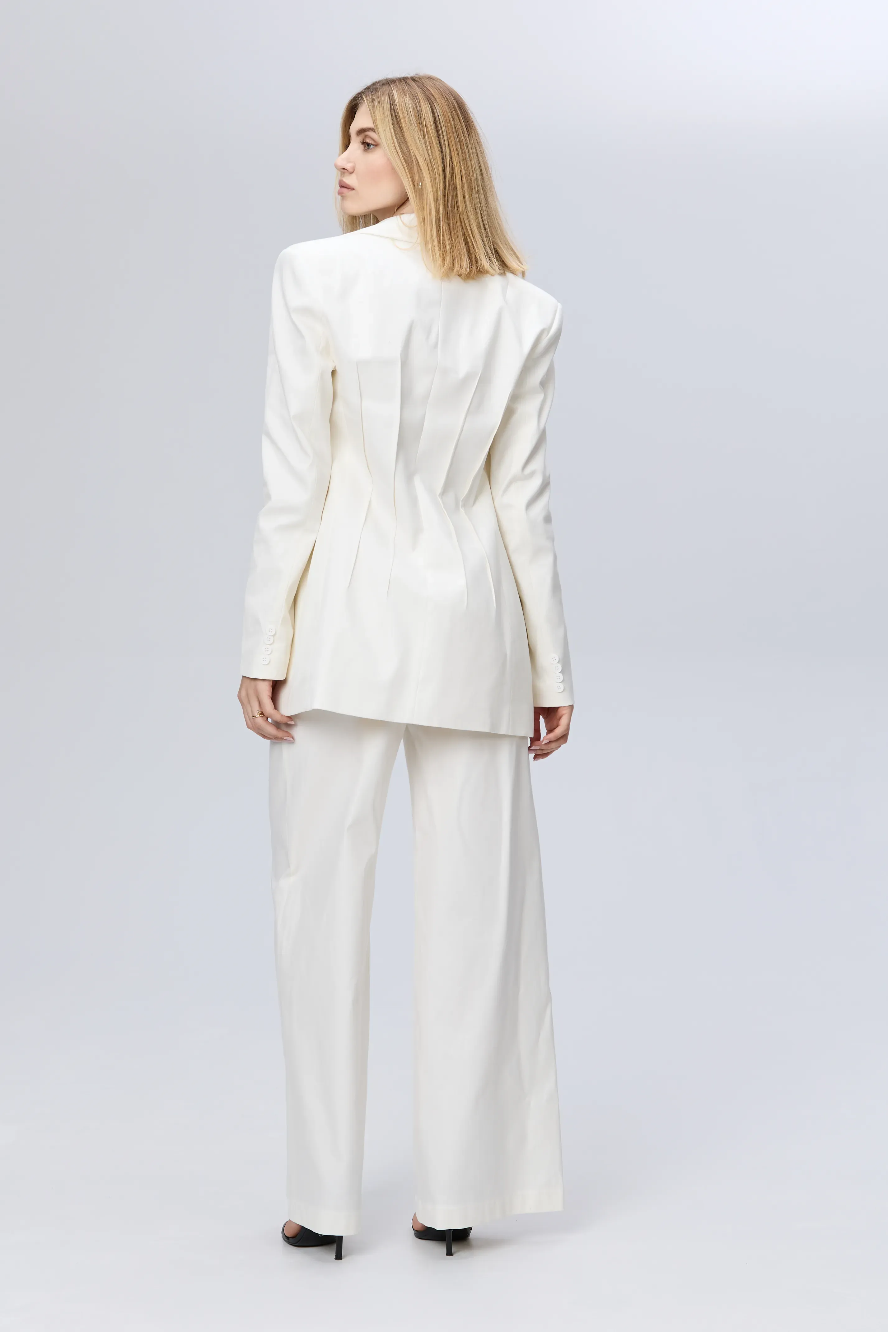 Versatile white cotton suit