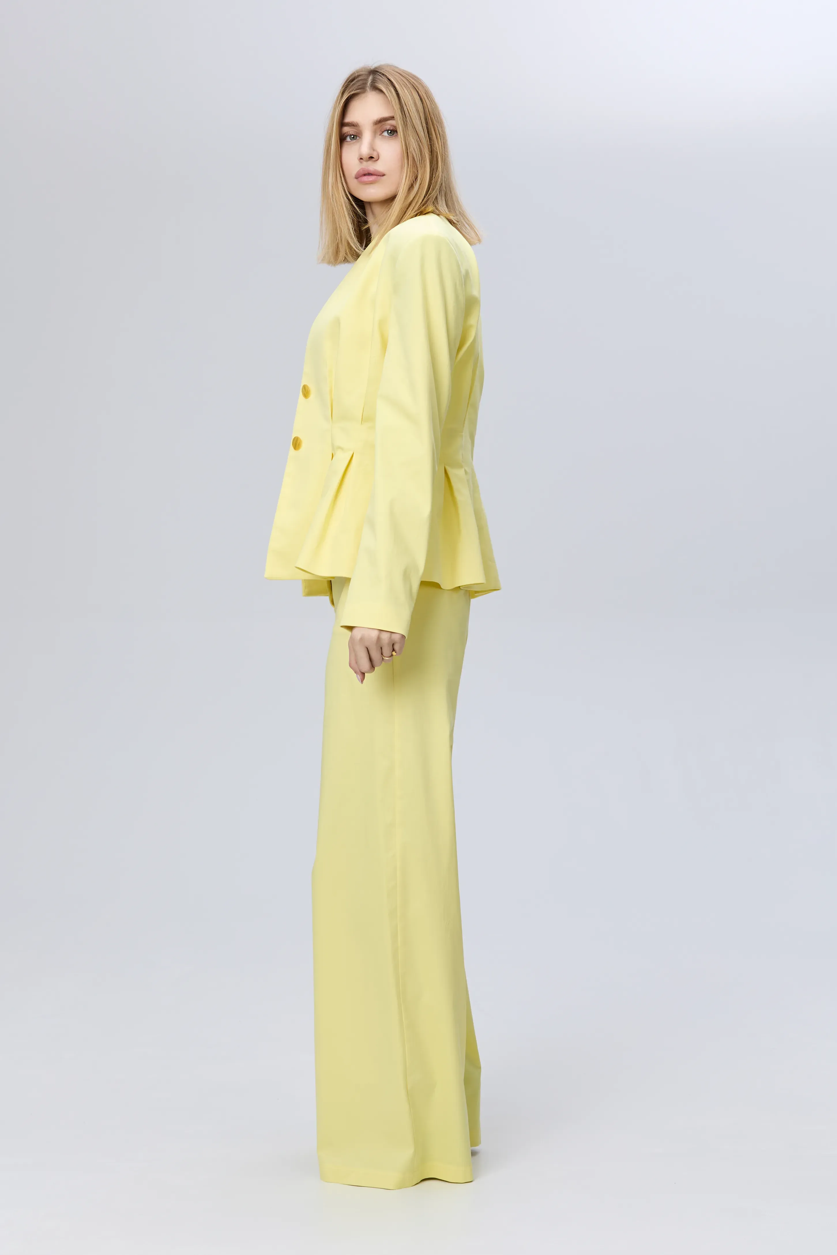 Costum sofisticat galben din bumbac
